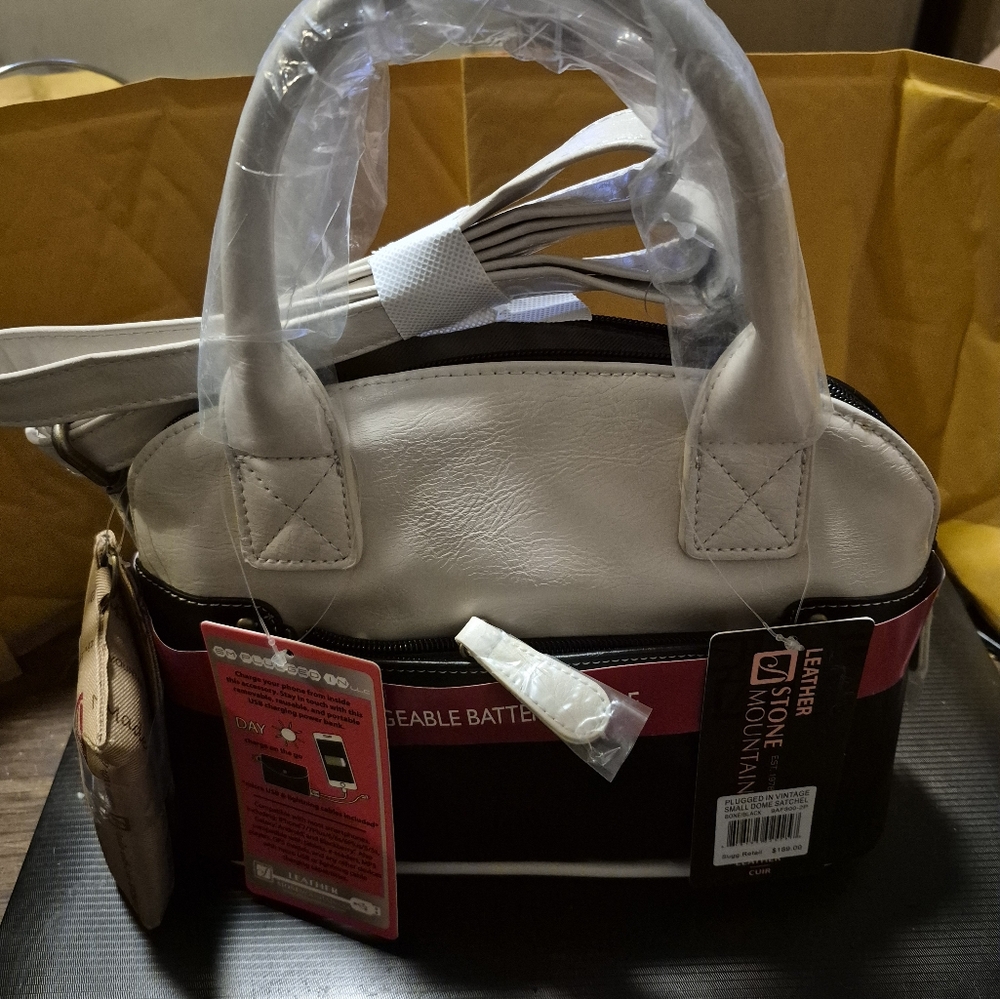 Stone Mountain Accessories Cream and Black Shoulder Bag